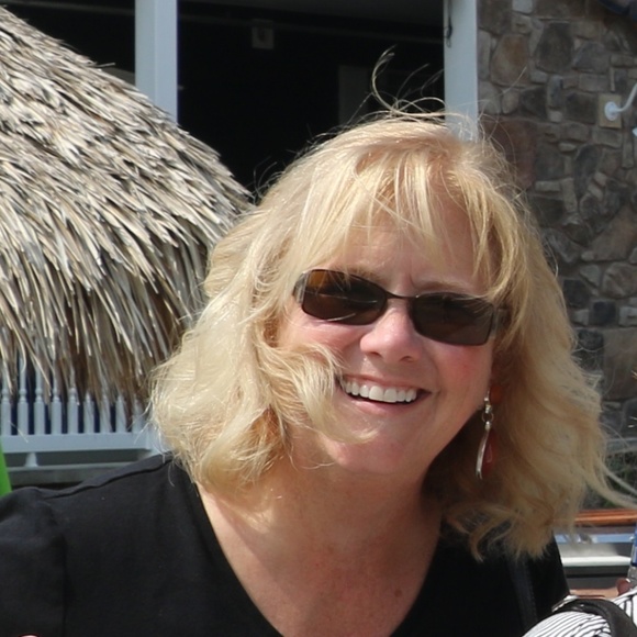 Meet your Posher, Drea of @DreaAndDude - Picture 1 of 1